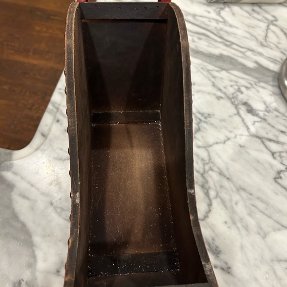 Tobacco Brown Gold Red Sleigh with Brass/Gold colored nail-pin/tacks - Picture 6 of 12